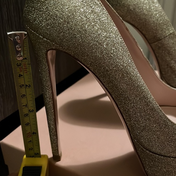 Miu Miu NIB Gold Glitter peep toe heels SZ 7/38 - Picture 3 of 6